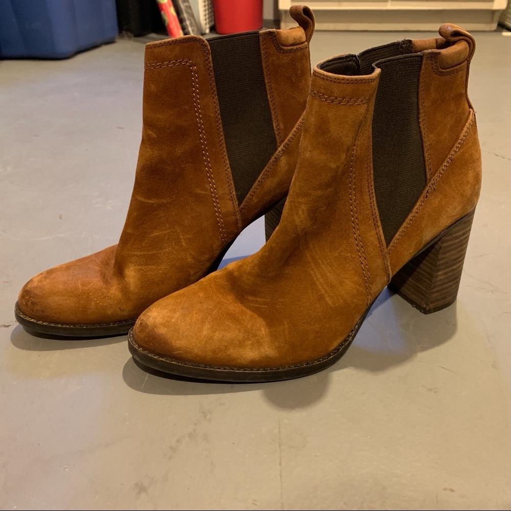 (8) Women’s Franco Sarto Camel Brown Booties